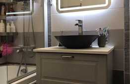 Apartament 3 camere, 70 mp, balcon, garaj, zona strazii Corneliu Coposu