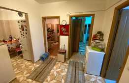 Apartament de 2 camere, decomandat, 49 mp, zona Racadau 