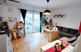 Apartament 2 camere, etaj intermediar, parcare, zona Stejarului