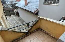 Apartament de 4 camere, decomandat, 80 mp, curte, parcare, zona Beta