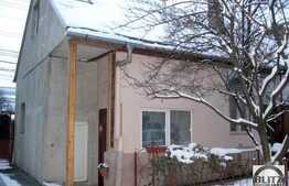 Vanzare apartament 3 camere, la casa, pe 2 nivele P+M, 67 mp utili