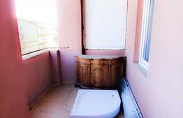 Apartament de 3 camere, 45 mp utili, terasa 12 mp, CT proprie, zona Auchan