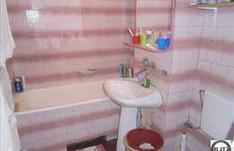 Apartament 3 camere de vanzare, 73 mp utili, zona Hateg, cu parcare