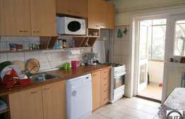 Apartament 3 camere de vanzare, 73 mp utili, zona Hateg, cu parcare