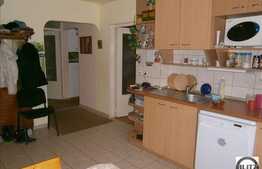 Apartament 3 camere de vanzare, 73 mp utili, zona Hateg, cu parcare