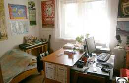 Apartament 3 camere de vanzare, 73 mp utili, zona Hateg, cu parcare