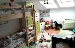 Vanzare mansarda cu 3 camere, 74 mp, 2 balcoane, zona strazii Florilor!