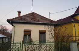 Oportunitate investiție ! Doua case individuale cu teren 641 mp !  