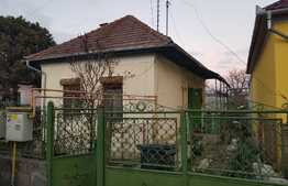 Oportunitate investiție ! Doua case individuale cu teren 641 mp !  