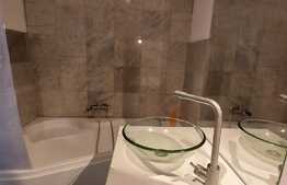 Apartament de 2 camere, balcon spatios! Zona Terra!