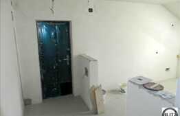 Apartament la mansarda, semifinisat, 2 camere decomandate, 56 mp. Loc de parcare