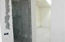 Apartament la mansarda, semifinisat, 2 camere decomandate, 56 mp. Loc de parcare