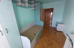 Apartament 4 camere, decomandat, 77 mp, zona strazii Bucuresti, preluare de chiriasi!