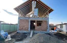 Casa de 75 mp si teren de 250 mp, in Sanpetru 