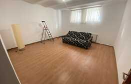 Apartament de 2 camere, 70 mp, decomandat, zona Centru Vechi