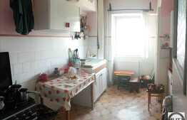 Vanzare apartament 3 camere, 70 mp, decomandat, zona Iulius Mall