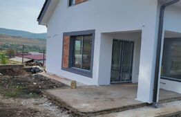 Casa individuala de vanzare, 180 mp util, 500 mp teren, comuna Baciu 