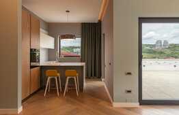 Penthouse 4 camere în vilă, 150 mp, terasă 80 mp și rooftop 250 mp, zona Câmpului