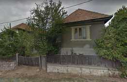 Oportunitate investitie! Casa individuala, 65 mp utili cu teren intravilan 1700 mp, Salicea