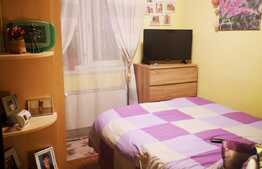 Apartament de 2 camere, decomandat, etaj intermediar, 3 locuri parcare, Făget