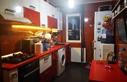 Apartament de 2 camere, decomandat, etaj intermediar, 3 locuri parcare, Făget