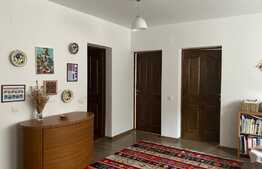 Apartament 3 camere semidecomandate, zona Sub Cetate