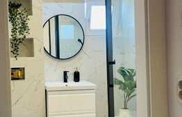 Apartament de 3 camere decomandate, 60 mp, totul nou, zona UMF