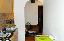 1 camera de vanzare in zona magazinului Unicarm