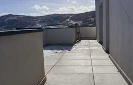 Apartament de 2 camere, finisat, parcare, zona Tera