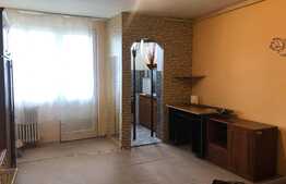 Garsoniera de 28 mp, balcon, zona strazii Parang