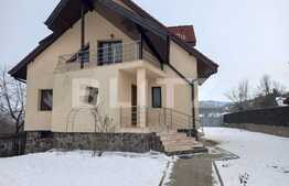 Casa deosebita langa padure, 320 mp utili, 900 mp teren, Sacele