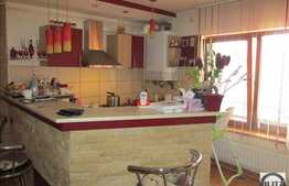 Vanzare 4 camere, 96 mp, zona LIDL, 2 garaje, loc parcare, boxa depozitare