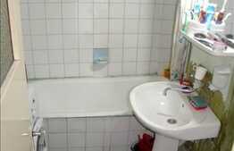 Vanzare apartament 4 camere decomandat, zona Complex Big. Etaj intermediar!