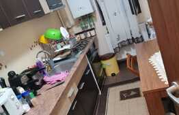 Apartament de doua camere decomandate, etaj intermediar, parcare, zona Stejarului