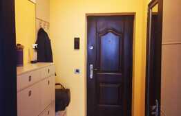 Apartament de 3 camere, etaj intermediar, terasă 5 mp, parcare, zona Coresi