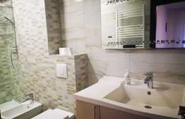 Apartament de 3 camere, etaj intermediar, terasă 5 mp, parcare, zona Coresi