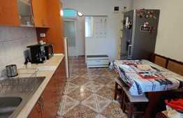  Apartament de 4 camere, decomandate, etaj intermediar, 