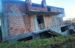 Casa la rosu de 270 mp utili, 300 mp teren, in Shei!