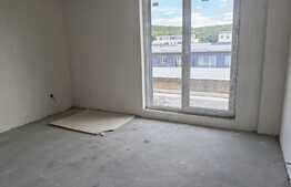 Apartament 3 camere semifinisat ,70 mp, terasa 45 mp ,zona Stejarului !