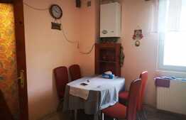 Apartament de 4 camere, decomandat, 77 mp, balcon, zona Astra