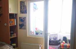 Apartament de 4 camere, decomandat, 77 mp, balcon, zona Astra