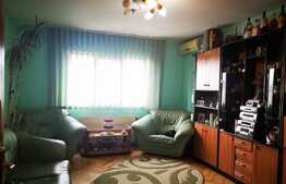 Apartament de 4 camere, decomandat, 77 mp, balcon, zona Astra