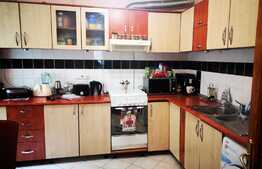 Apartament de 4 camere, decomandat, 77 mp, balcon, zona Astra