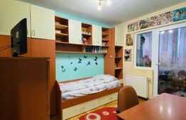 Apartament de 4 camere, decomandat, 77 mp, balcon, zona Astra