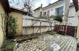 Apartament de 2 camere, decomandat, 50 mp, curte privata, zona Lukoil