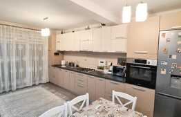 Casa insiruita, la cheie, 4 camere, 2 parcari, strada privata 