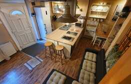 Apartament 3 camere, 2 niveluri, 53 mp, curte interioara, zona strazii Horea