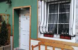 Apartament 3 camere, 2 niveluri, 53 mp, curte interioara, zona strazii Horea