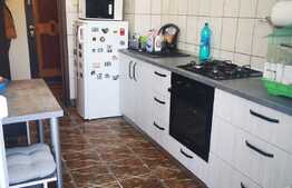 Apartament de 3 camere, etaj intermediar, decomandat, zona Tractorul