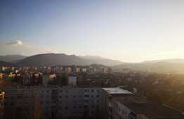 Apartament de 3 camere, etaj intermediar, decomandat, zona Tractorul